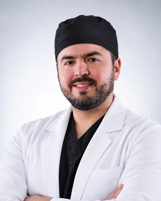 Dr. Armando López